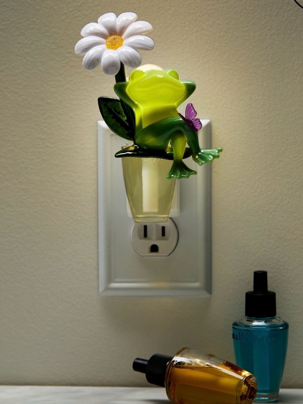 Bath & Body Works Frog 🐸 & Butterfly 🦋 Light up/Scent Control Wallflower Plug